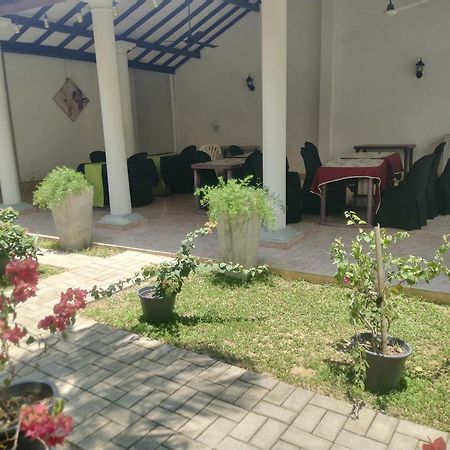 Blue Bell Hotel Negombo Extérieur photo
