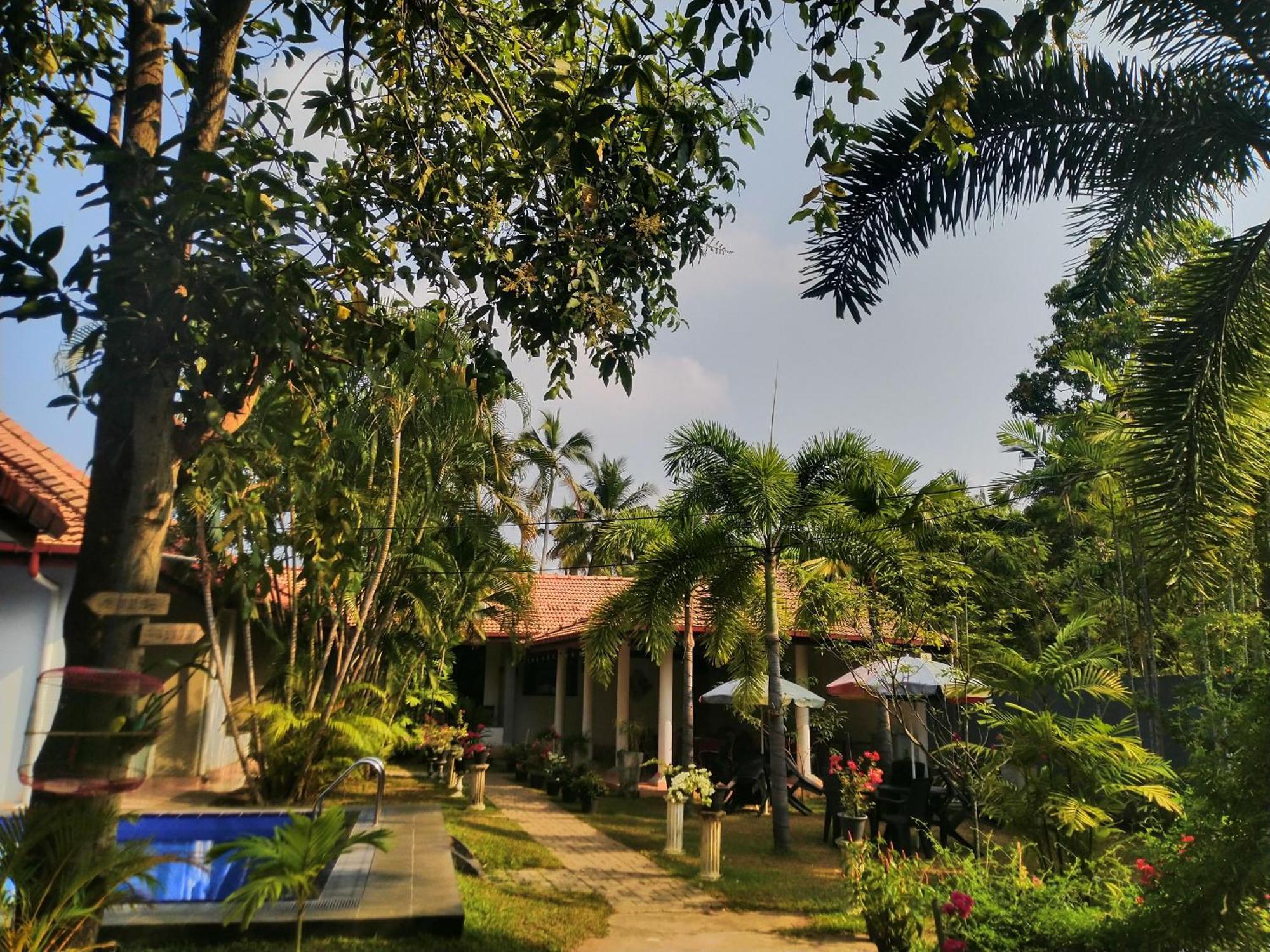 Blue Bell Hotel Negombo Extérieur photo