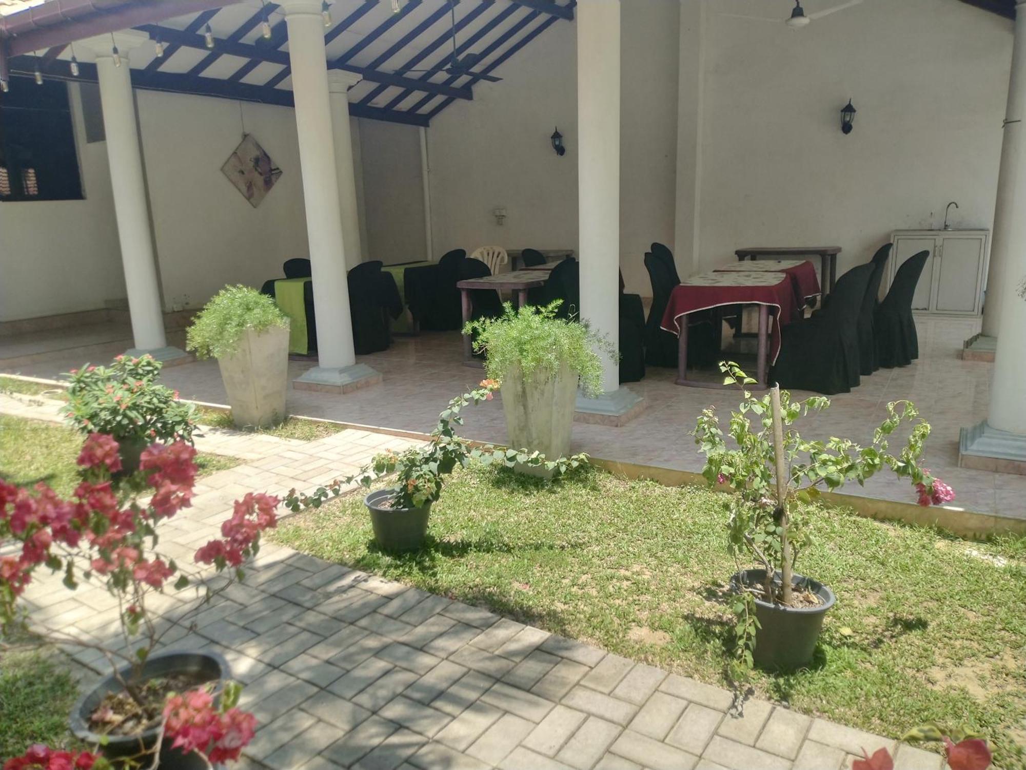 Blue Bell Hotel Negombo Extérieur photo