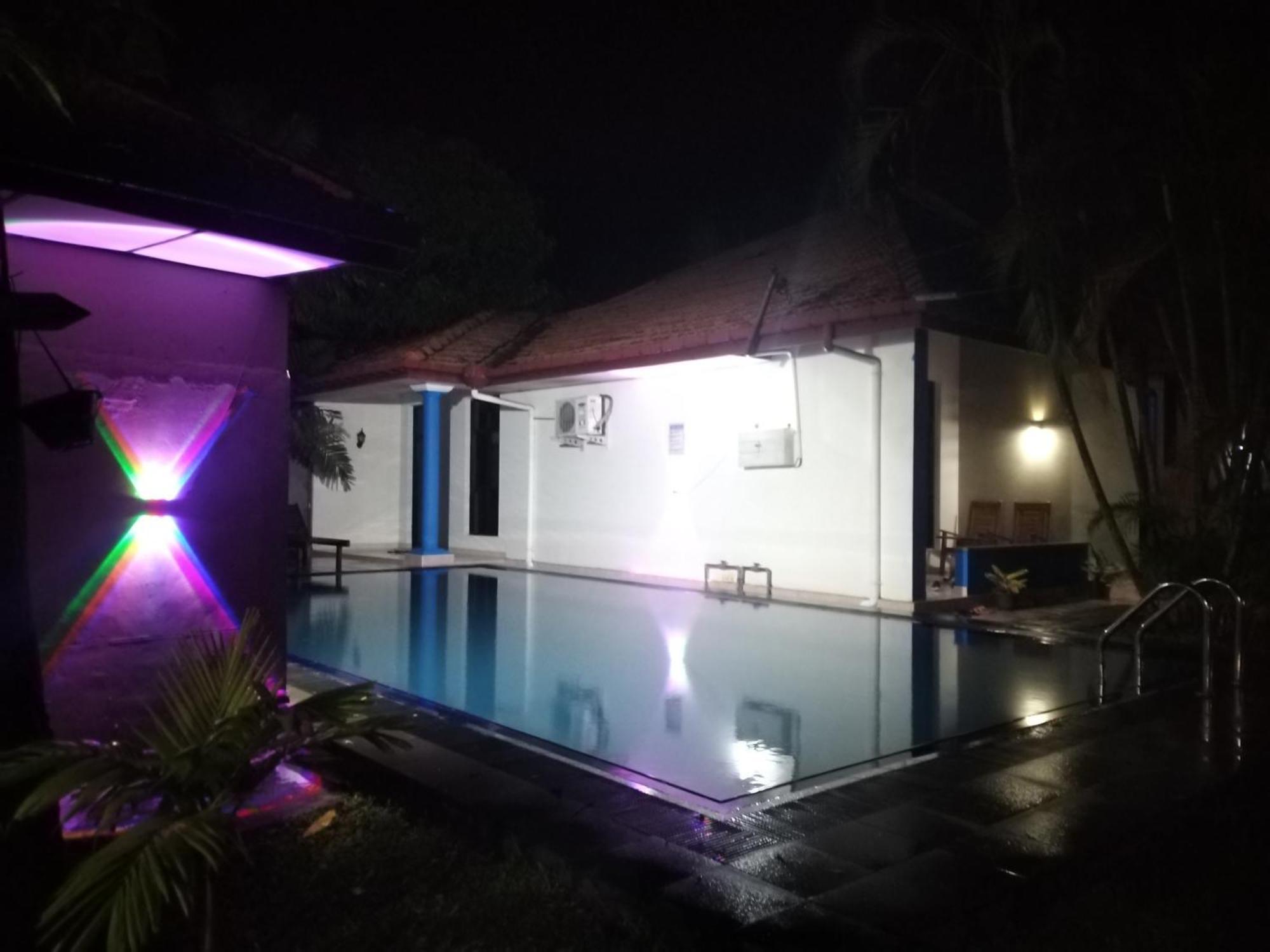 Blue Bell Hotel Negombo Extérieur photo